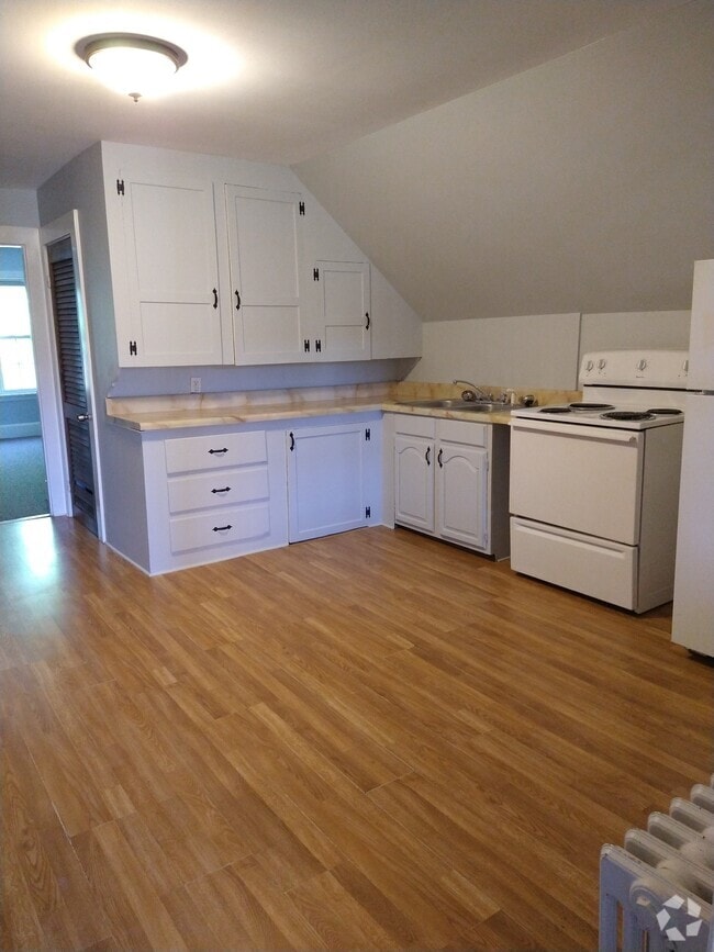 Building Photo - 337 Lisbon St Unit 2 Rental