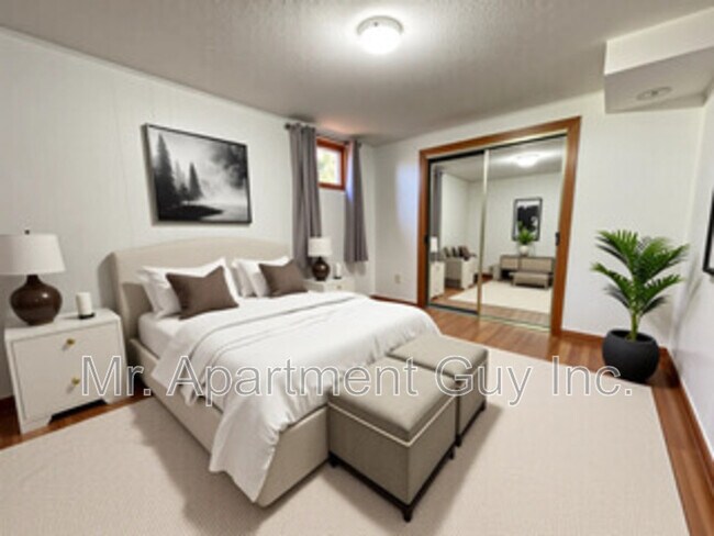 Photo - 484 E 25th St