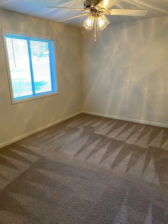 Photo - Woodridge Apartments