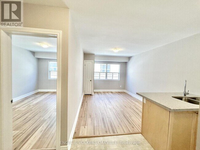 Photo - 11 Thirty Third St Unit 204