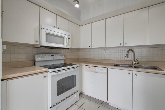 Photo - 701 NW 19th St Unidad 306