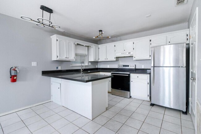 1802 Oasis Dr