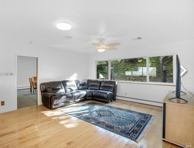 Photo - 627 Casswall St