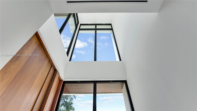 Photo - 345 W 46th St