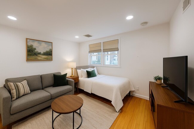 Building Photo - 253 3rd St Unit 1C