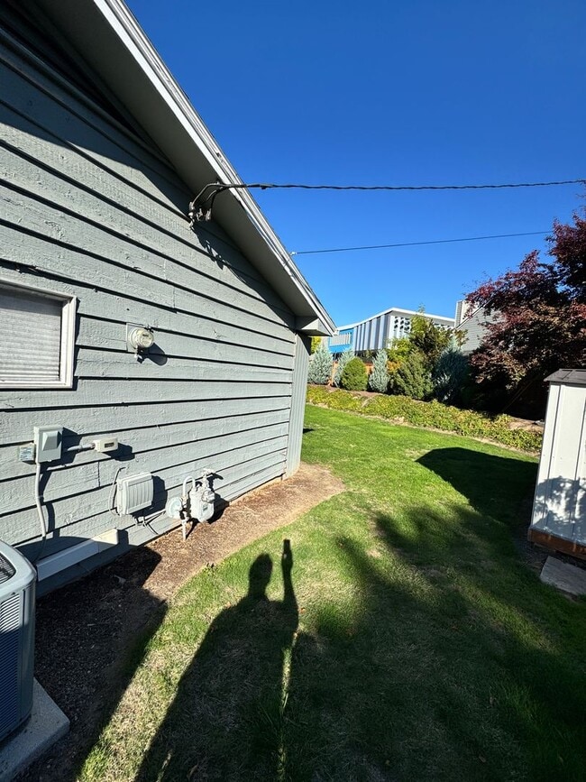 Photo - 3 Bedroom 1.5 baths! Walker & Cedar Hills ...