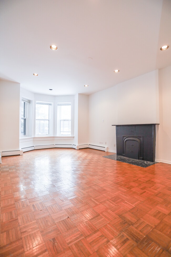 Photo - 172 W Menomonee St Unit #G