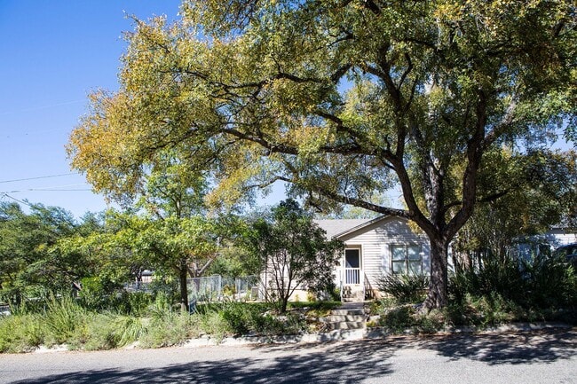 Building Photo - 3/2 Remodeled Home in Lampasas