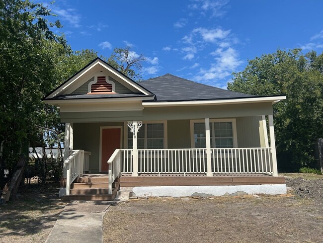 Newly Remodeled 3bed/2bath house for rent! - Newly Remodeled 3bed/2bath house for rent!