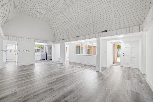 Photo - 5201 Yellow Pine Ln