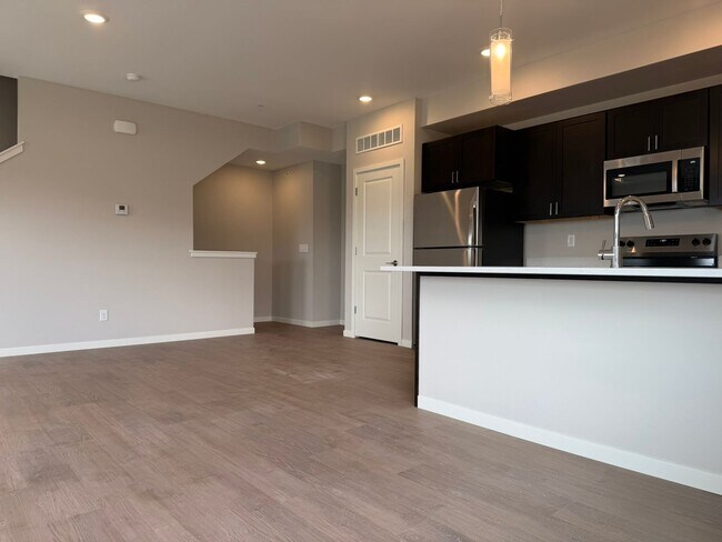 Photo - 152 Russ Dr SW