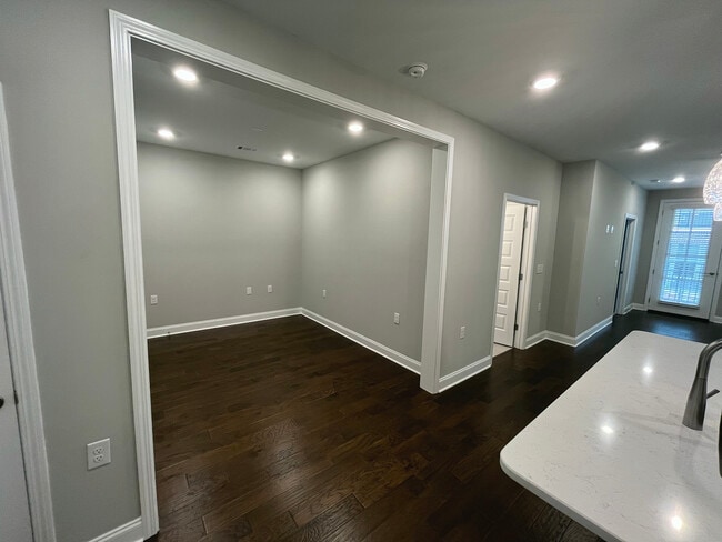 Flex Room - 4000 Shadow Green Dr Unit 4102