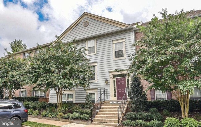 Building Photo - 12103 Greenwood Ct Unit 201