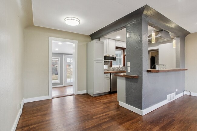 Photo - 2625 Newport St