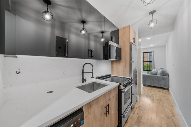 Building Photo - 2505 Hoffman St Rental
