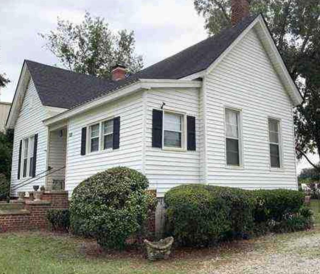 Photo - 128 Main St E