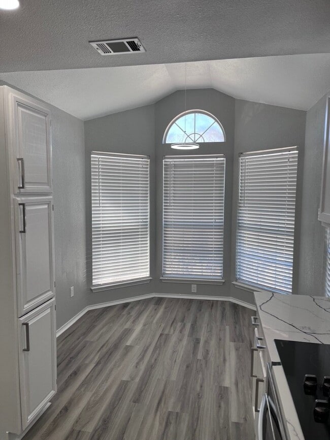 Photo - 6820 Douglas Creek