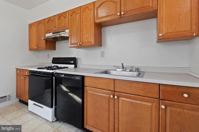 Photo - 4806 Hollywood Rd