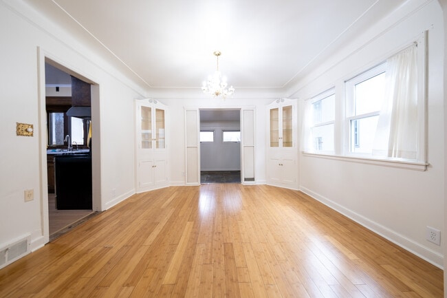 1600 Thomas Ave W