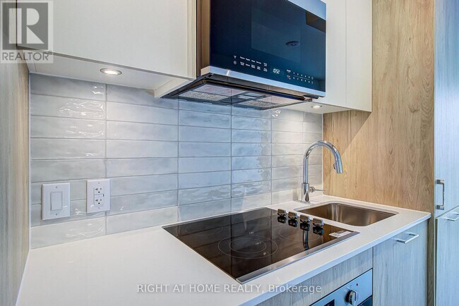 Photo - 10 Oak St Unit 907