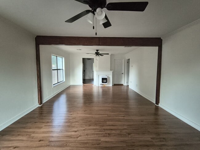 Photo - 206 S Elm St