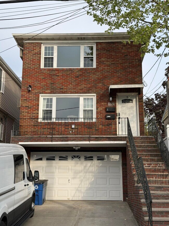 Building Photo - 6500 Columbia Ave Unit 2