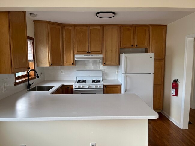 Building Photo - 407 5th Ave Unit 407 Rear Garage Apartment