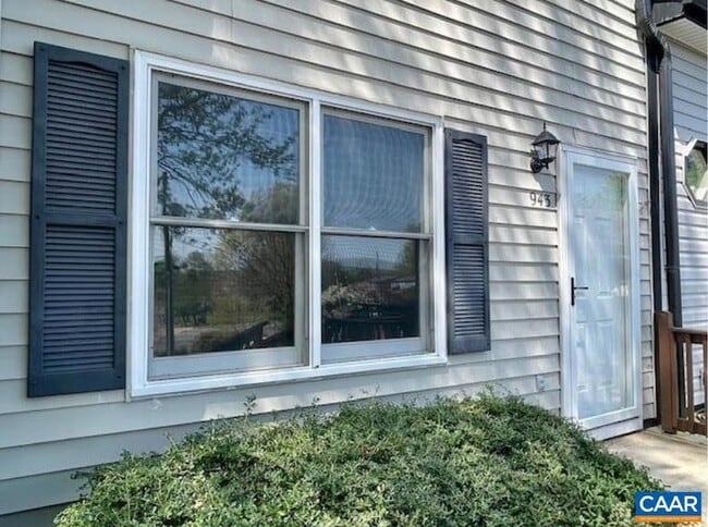 Photo - 943 Rives St