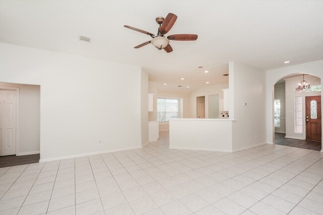Building Photo - 918 Tennyson Dr