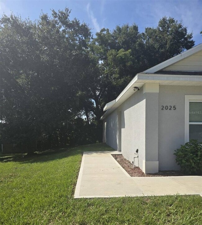 Photo - 2025 Dunbar St