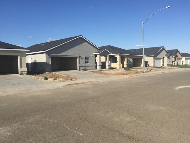 Photo - 3 Bedroom Brand New Madera Home for Rent