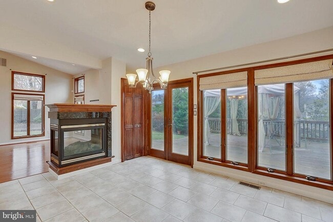 Photo - 9801 Clydesdale St