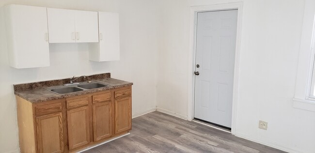 Building Photo - 3985 E 66th St Unit 2 Rental