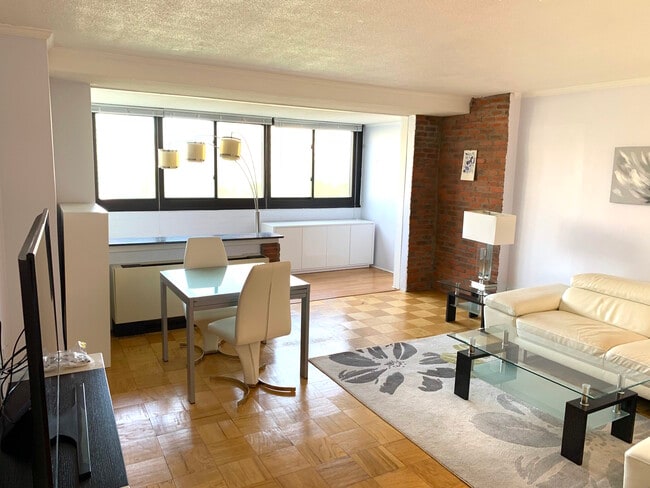 9 Hawthorne Pl Unit 8B