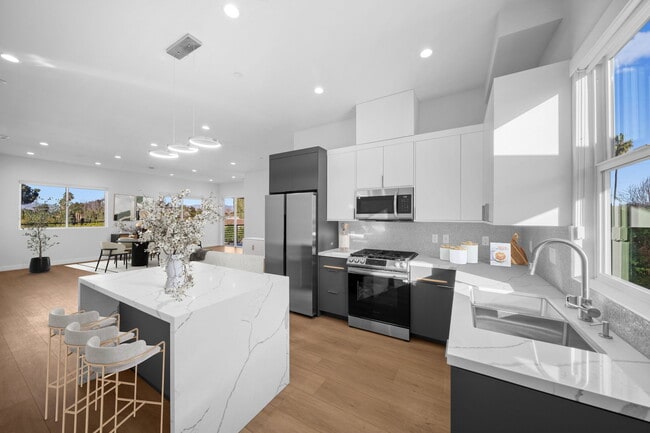 Puesta en escena virtual - 13846 Moorpark St Unidad 202