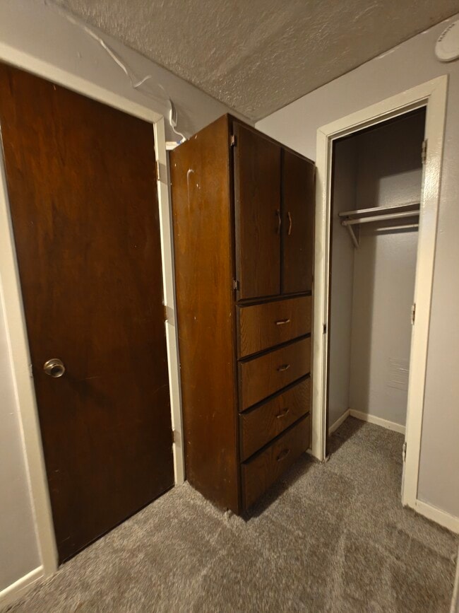 almacenamiento integrado - 919 N Elm Ave Unidad D