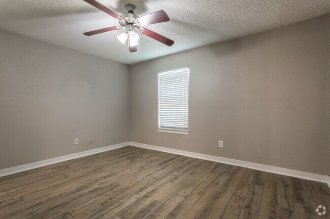 2HAB, 2BA - 880 ft² - Dormitorio principal - Landings At Northpoint