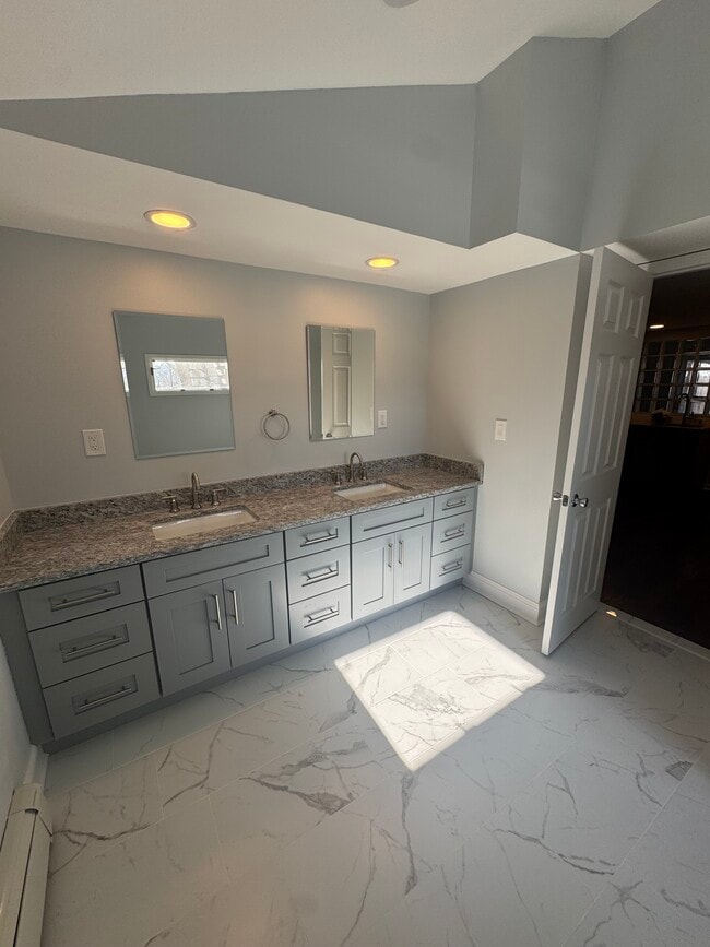 Building Photo - 67 Canal St