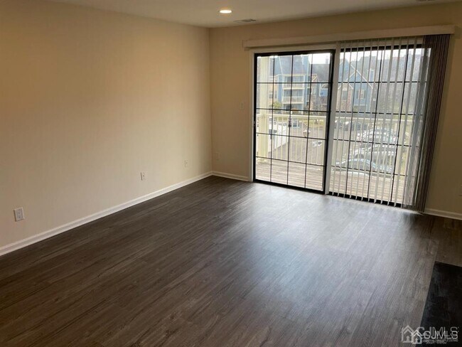 Photo - 297 Cozzens Ct