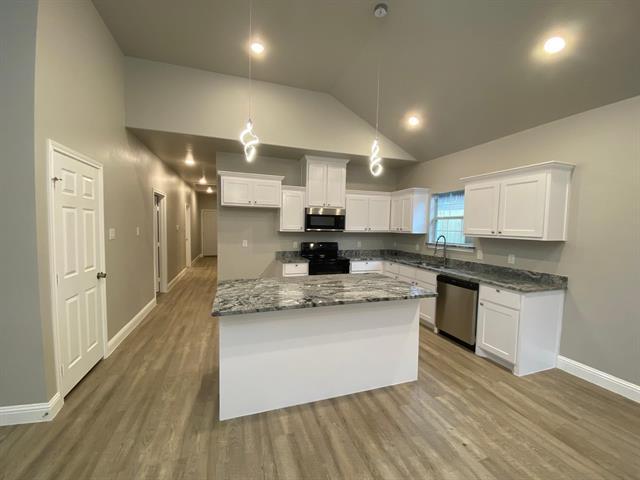 Photo - 2211 Henry St