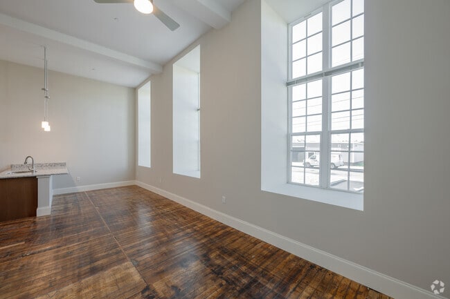 2BR, 1BA - 1,045SF