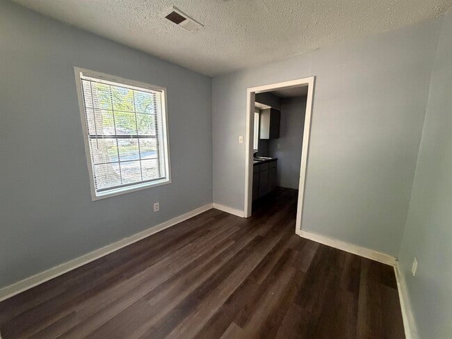 Photo - 1300 Robin Hood Ln