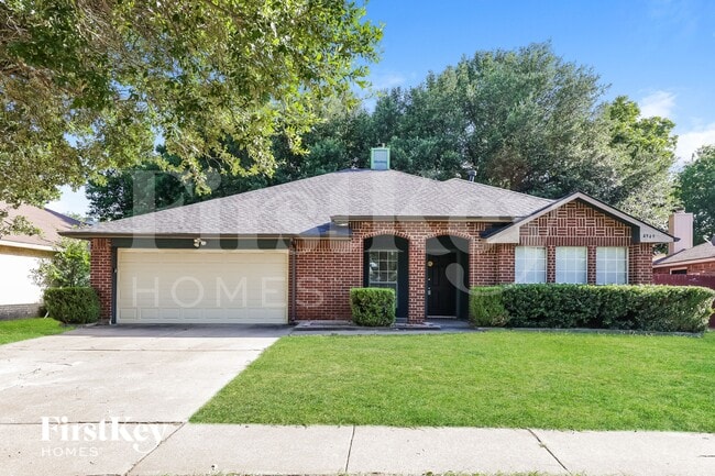 Building Photo - 4949 Oak Hollow Dr