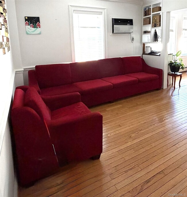 411 Elm St