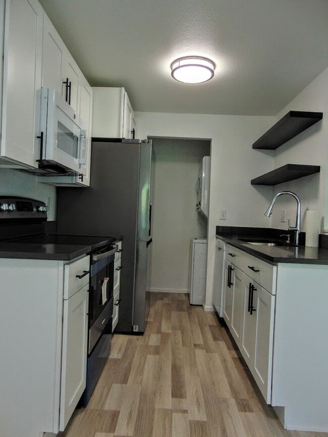 Photo - Beautifully Updated 2 Bedroom/2 Bath Renton Condo! Unidad F104