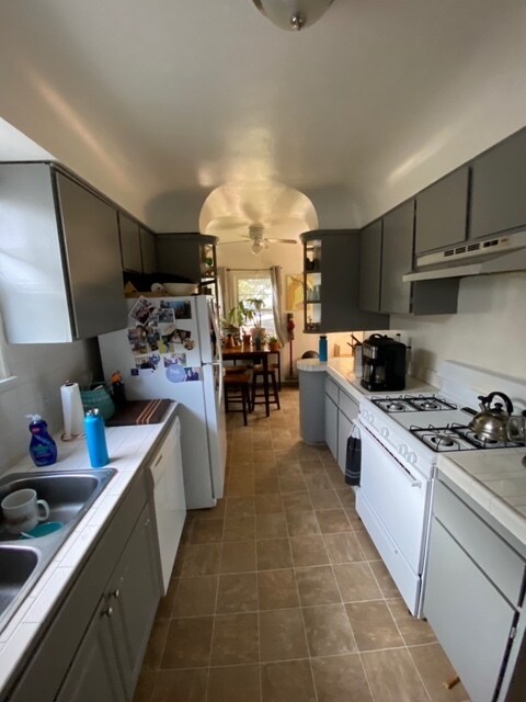 Photo - 2822 St George St