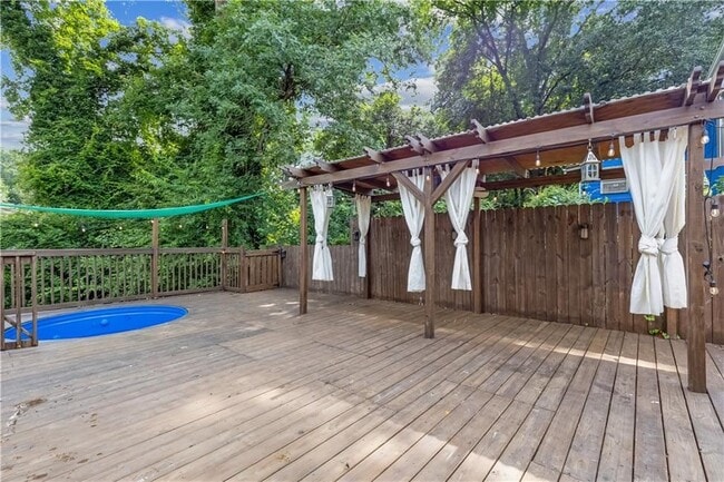 Photo - 844 Deckner Ave SW