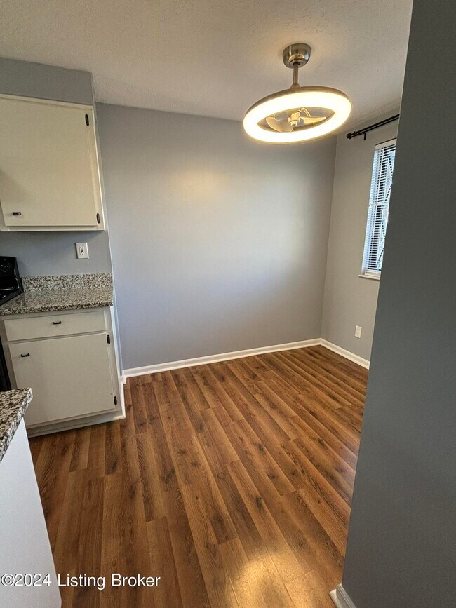 Photo - 9348 Loch Lea Ln