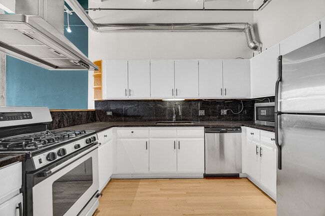 Photo - 312 N May St Unit 2C