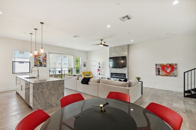 Photo - 422 W 9th St Unit 106